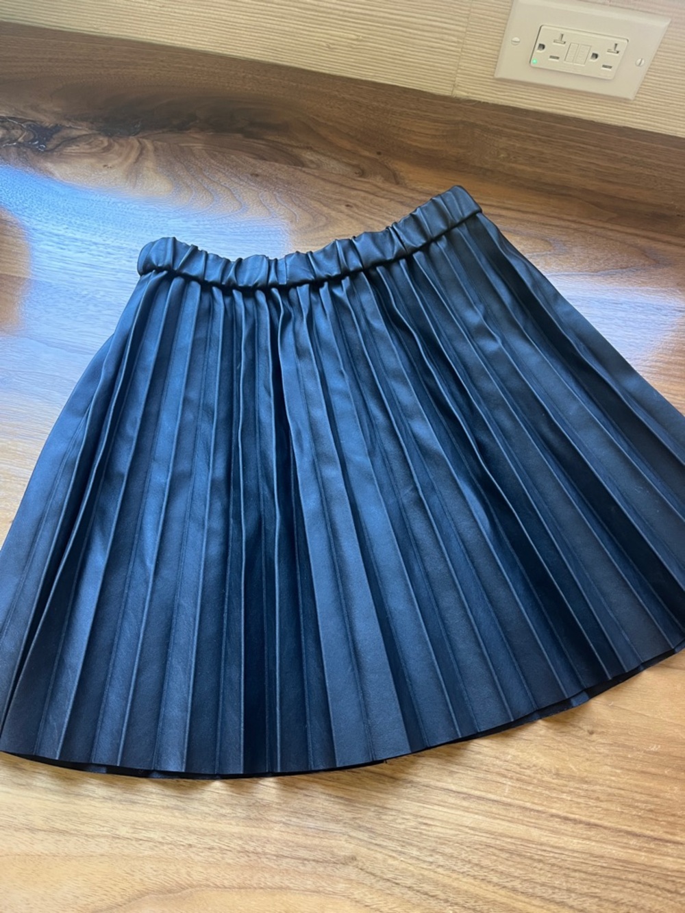 Pleated Blk Crewcuts faux leather skirt